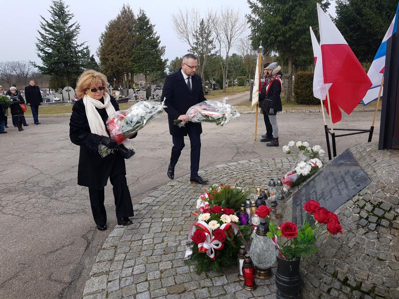 Obchody 79 Rocznicy I Masowej Deportacji Polaków na Sybir i do Kazachstanu. Msza znicze i kwiaty.