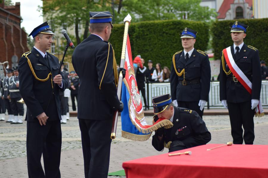 Powiatowe Obchody Dnia Strażaka w Białogardzie. Awanse i odznaczenia.
