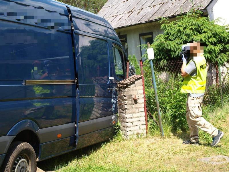 Wjechał w ogrodzenie i zbiegł do lasu - zatrzymała go policja! 