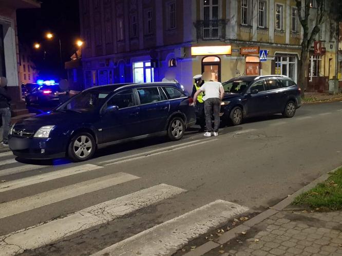 Kolizja w centrum Białogardu  - jedna osoba w szpitalu.
