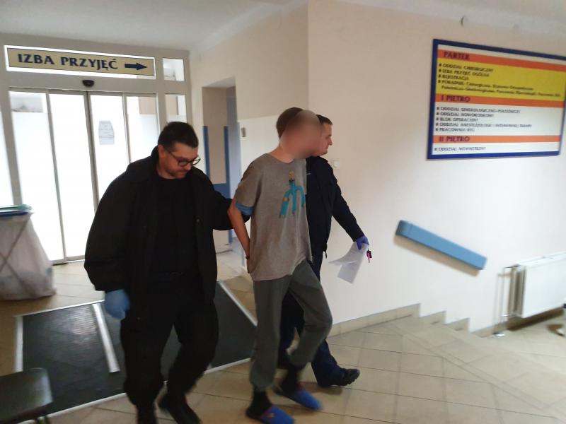 Rodzinna awantura miała fatalny finał! Mężczyzna ugodzony nożem. 