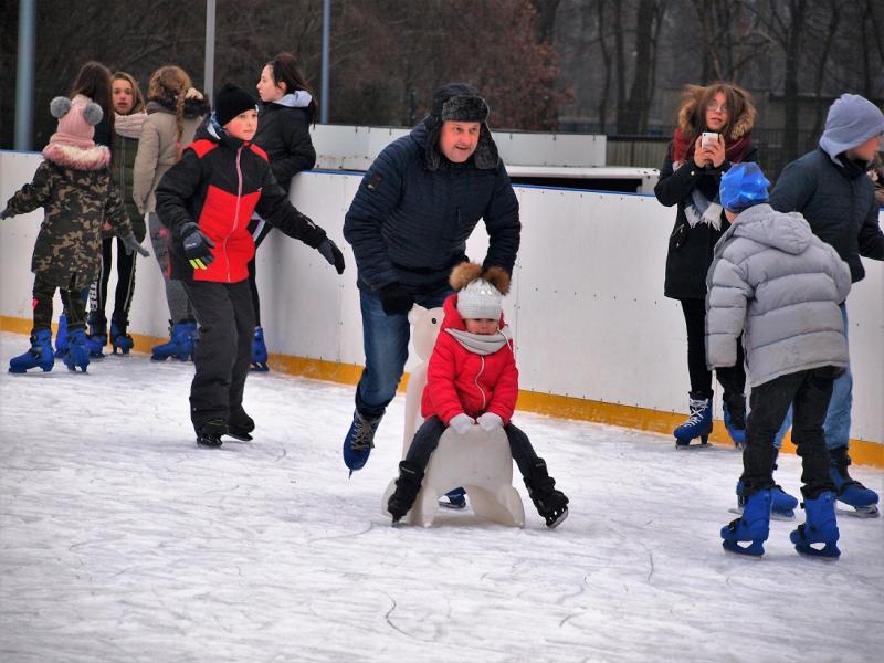 Białogardzkie lodowisko przyciągnęło setki osób. Też byliście? Zobaczcie zdjęcia. 