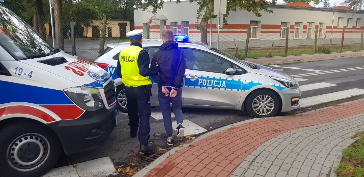 Zderzenie dwóch pojazdów! Kolejny kierowca bez uprawnień! 