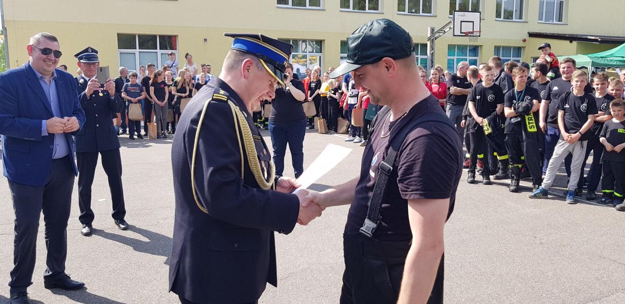 Zawody sportowo  - pożarnicze zakończył strażacki piknik.