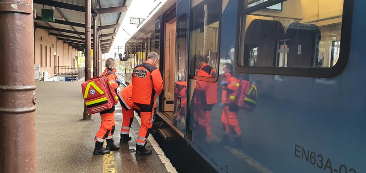 Pani Konduktor Pobita w Pociągu