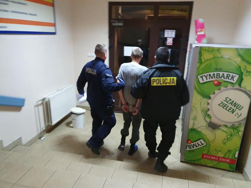 Rodzinna awantura miała fatalny finał! Mężczyzna ugodzony nożem. 