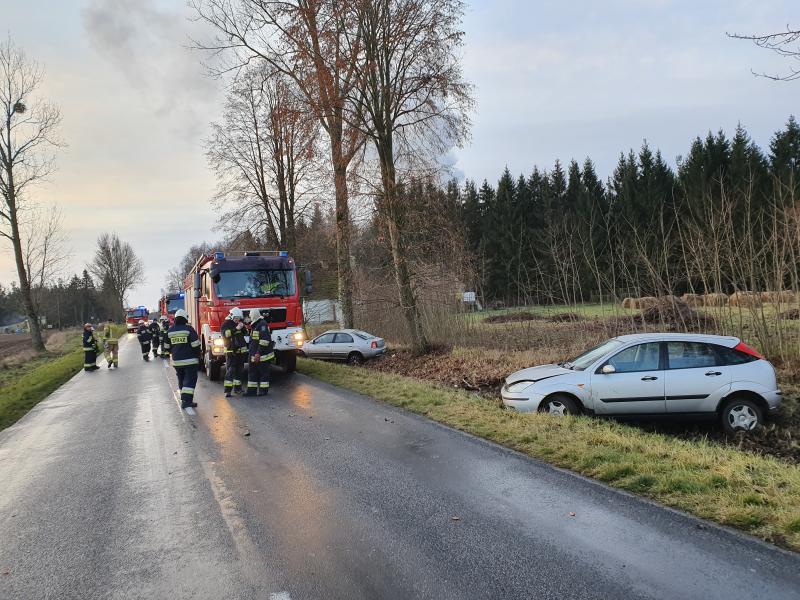 Dwa wypadki w jednym miejscu pod Karlinem - trzy osoby ranne! 