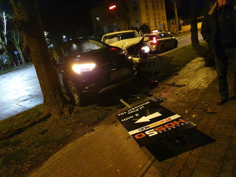 Kolizja w centrum Białogardu - zderzyły się dwa auta osobowe.