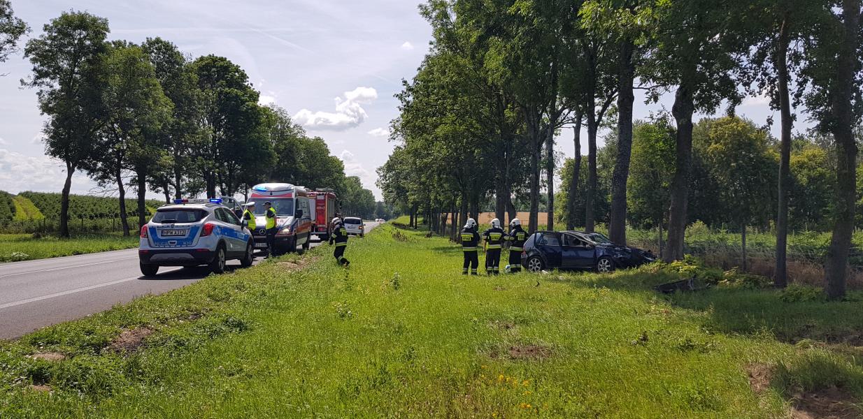 Wypadek pod Karlinem - ciężko ranny kierowca volkswagena! ZDJĘCIA  