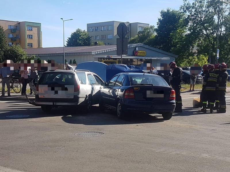 Wypadek w centrum Białogardu  - zderzyły się dwa auta. 