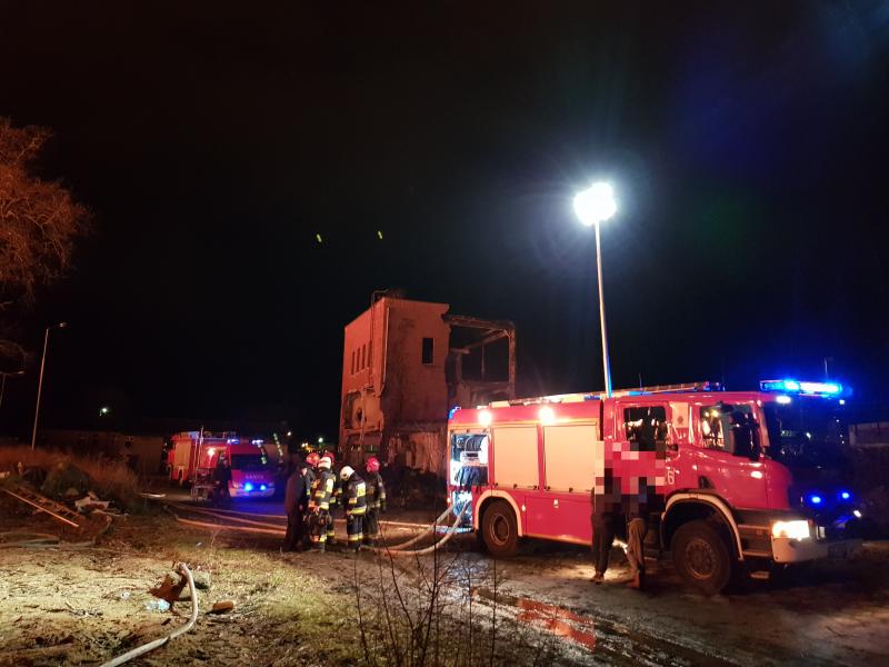 Ogromny pożar w Białogardzie! Przyczyną może być podpalenie. Foto Video!  
