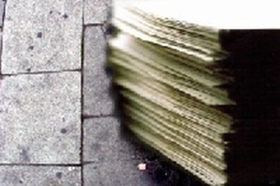 Tychowo - dokumenty leżą na ulicy