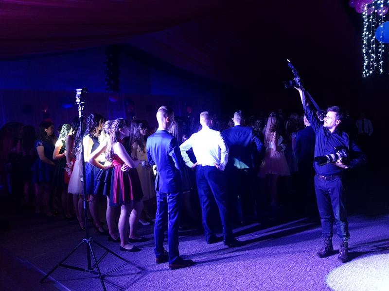 Bal Szkolny 2019 - szkolna zabawa i Polonez w wykonaniu klas gimnazjalnych.  Duża porcja zdjęć z tego wydarzenia! 