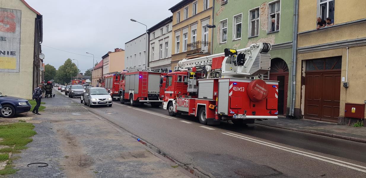 W jednym z mieszkań zawalił się strop! Na miejscu służby ratunkowe.