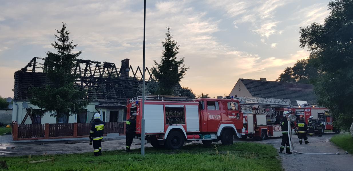 Nocny pożar domu w Białogardzie - ewakuowano  11 osób w tym 4 dzieci ! 