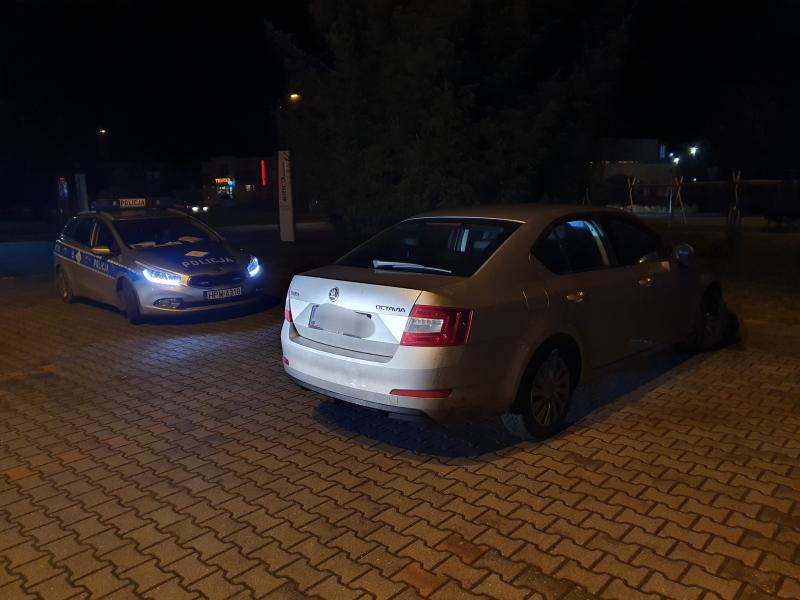 Policjanci odzyskali skradzioną Skodę - 23 latek trafił do aresztu. 