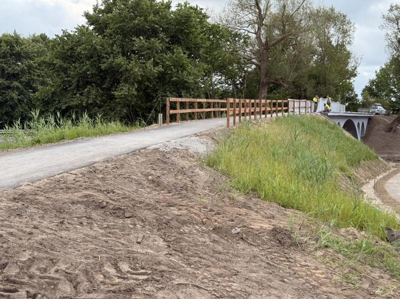 Nowa trasa rowerowa na dawnym nasypie kolejki wąskotorowej prawie gotowa