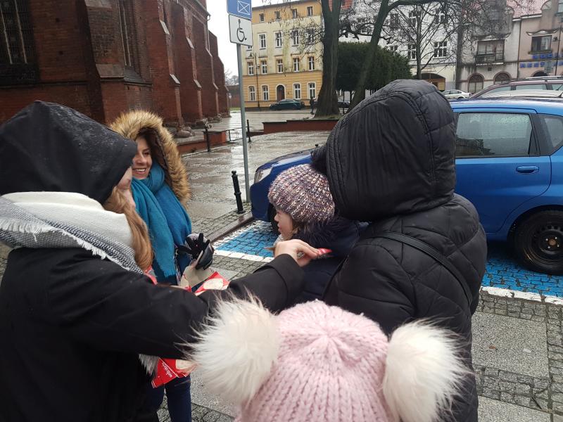 Wielka Orkiestra Świątecznej Pomocy od rana gra w Białogardzie. Wielki finał dziś 17:00 hala przy LO Zapraszamy!  