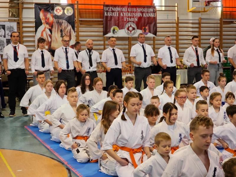 Białogardzcy Karatecy z medalami.