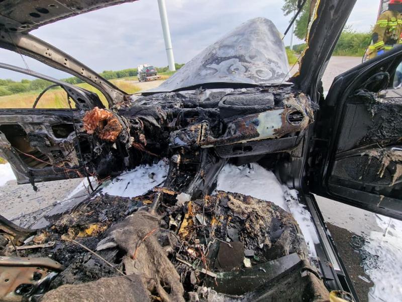 Pożar samochodu w powiecie Białogardzkim