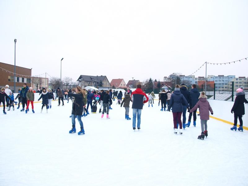 Białogardzkie lodowisko przyciągnęło setki osób. Też byliście? Zobaczcie zdjęcia. 