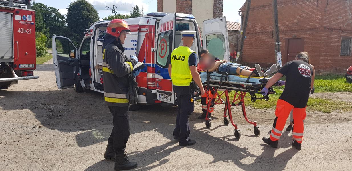 Poważny wypadek pod Białogardem - Seat z impetem uderzył w ścianę! 