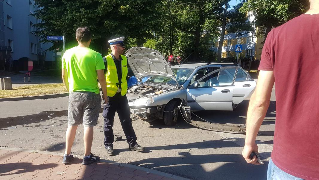 Wypadek w centrum Białogardu  - zderzyły się dwa auta. 