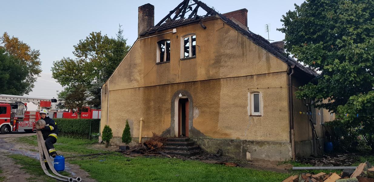Nocny pożar domu w Białogardzie - ewakuowano  11 osób w tym 4 dzieci ! 