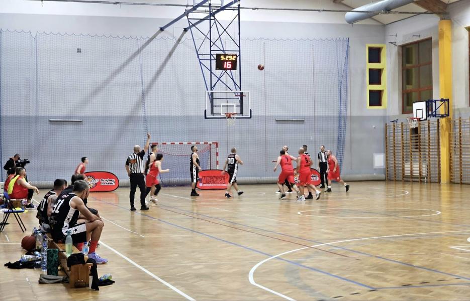 Zwycięstwo Powiatu Białogardzkiego w koszykarskich derbach 