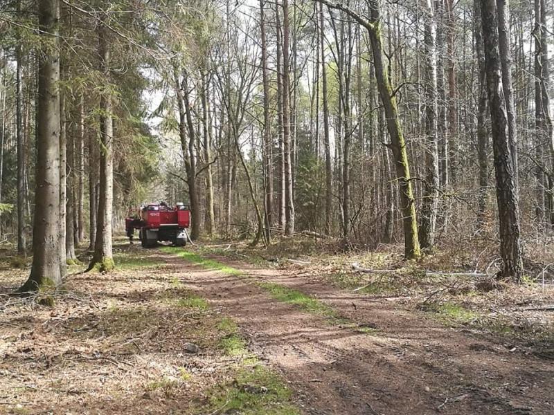 Seria ogromnych pożarów w powiecie białogardzkim  - dziesiątki strażaków walczy z żywiołem!  