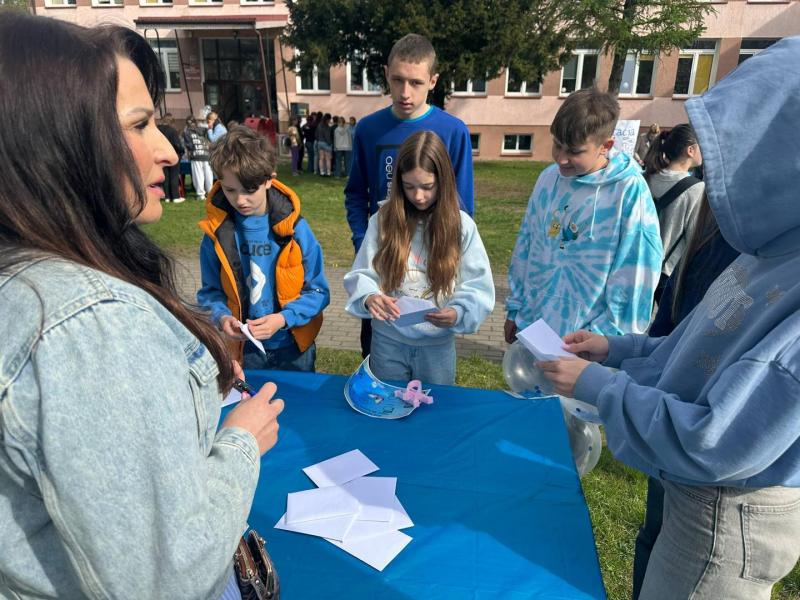 Marsz dla Autyzmu – Białogard w niebieskich barwach świadomości