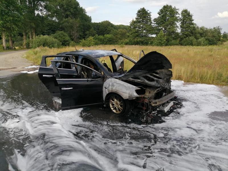Pożar samochodu w powiecie Białogardzkim