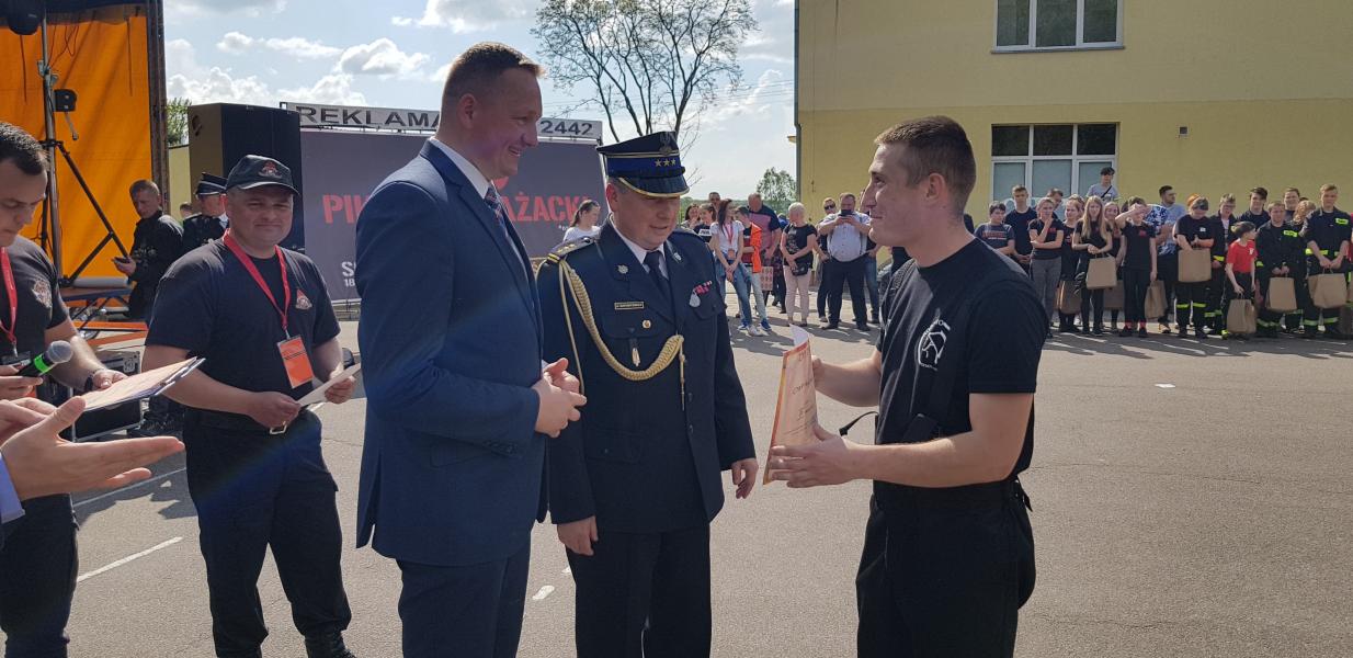 Zawody sportowo  - pożarnicze zakończył strażacki piknik.