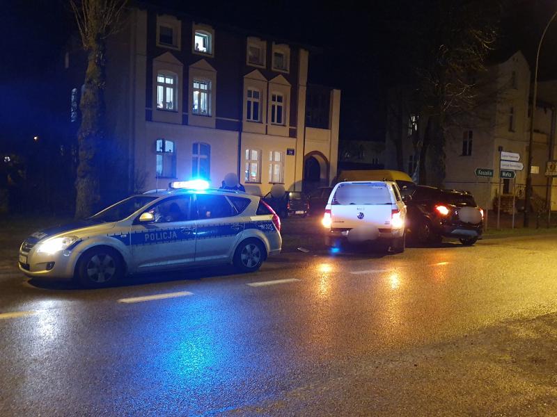 Kolizja w centrum Białogardu - zderzyły się dwa auta osobowe.