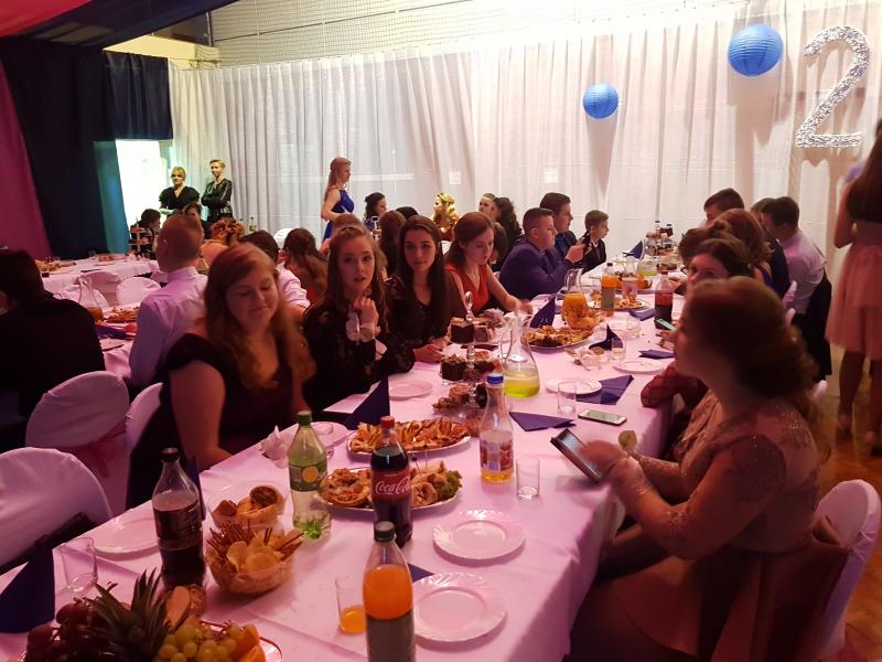 Bal Szkolny 2019 - szkolna zabawa i Polonez w wykonaniu klas gimnazjalnych.  Duża porcja zdjęć z tego wydarzenia! 