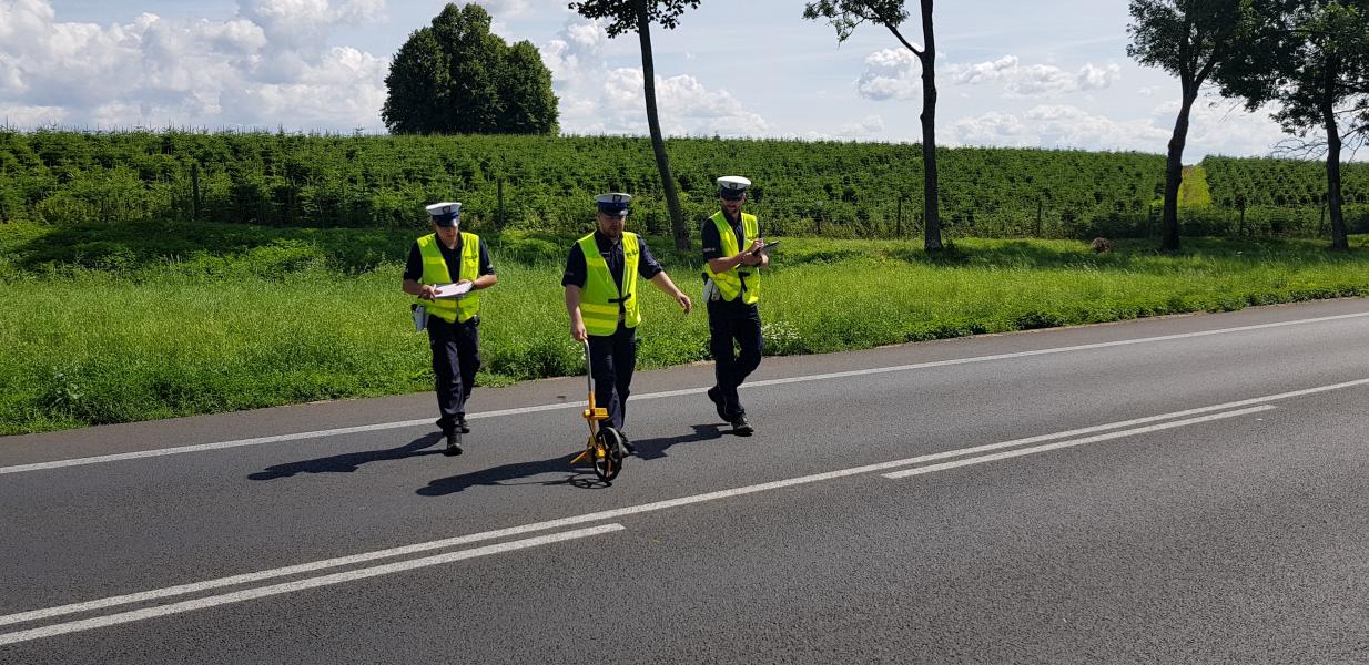 Wypadek pod Karlinem - ciężko ranny kierowca volkswagena! ZDJĘCIA  