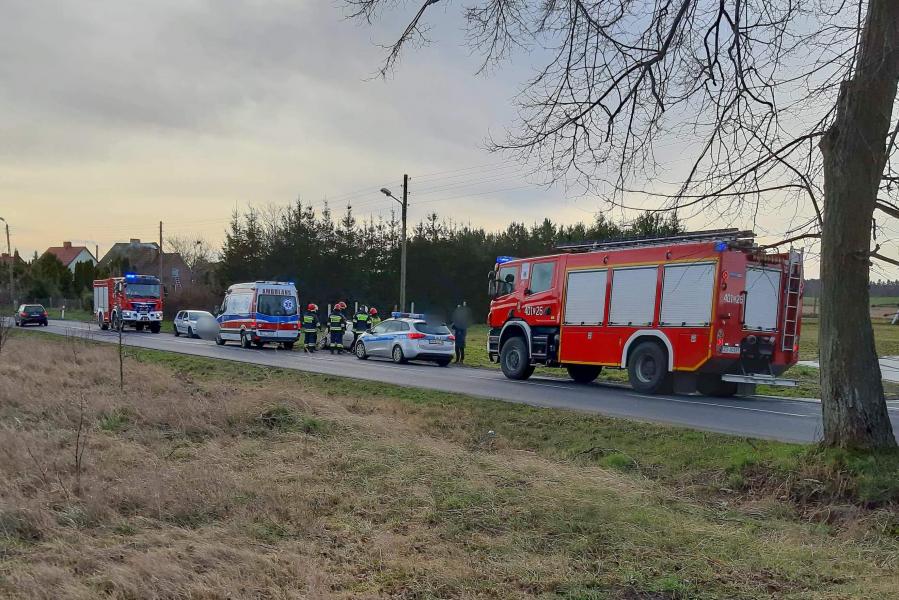 Poważny wypadek pod Tychowem. Dachowało auto! 