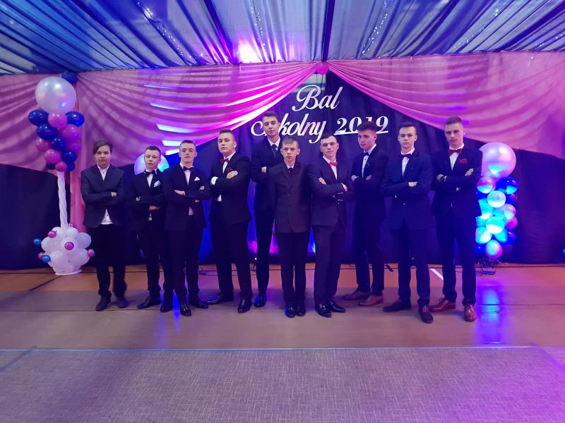 Bal Szkolny 2019 - szkolna zabawa i Polonez w wykonaniu klas gimnazjalnych.  Duża porcja zdjęć z tego wydarzenia! 