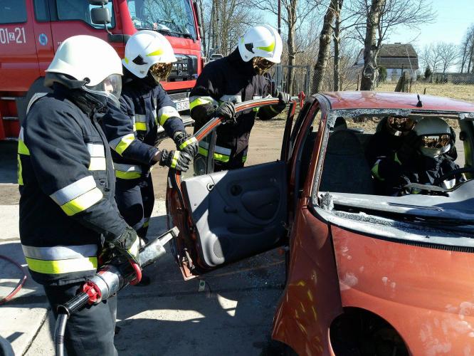 Strażacy z powiatu białogardzkiego podnoszą swoje umiejętności! Obszerna fotorelacja. 