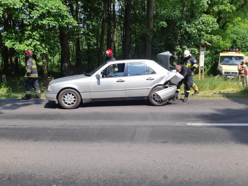 Zderzenie dwóch pojazdów w Karlinie  - dwie osoby poszkodowane!