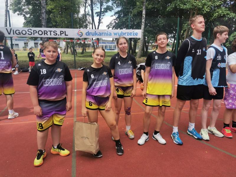 Udany występ młodych koszykarzy Akademii Sportu Mały Kosz w Człuchowie