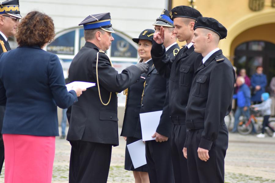 Powiatowe Obchody Dnia Strażaka w Białogardzie. Awanse i odznaczenia.