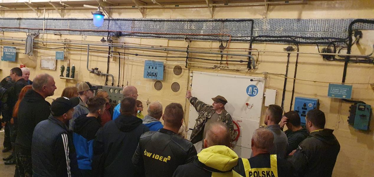 MUZEUM ZIMNEJ WOJNY PODBORSKO 3001 - Zwiedzanie z przewodnikiem przyciągnęło setki osób. 