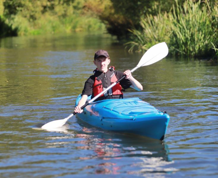 Płynęli, by pomóc Mauro – 12-godzinny maraton kajakowy na Parsęcie