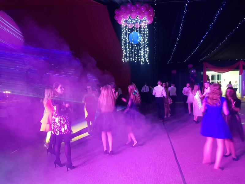 Bal Szkolny 2019 - szkolna zabawa i Polonez w wykonaniu klas gimnazjalnych.  Duża porcja zdjęć z tego wydarzenia! 