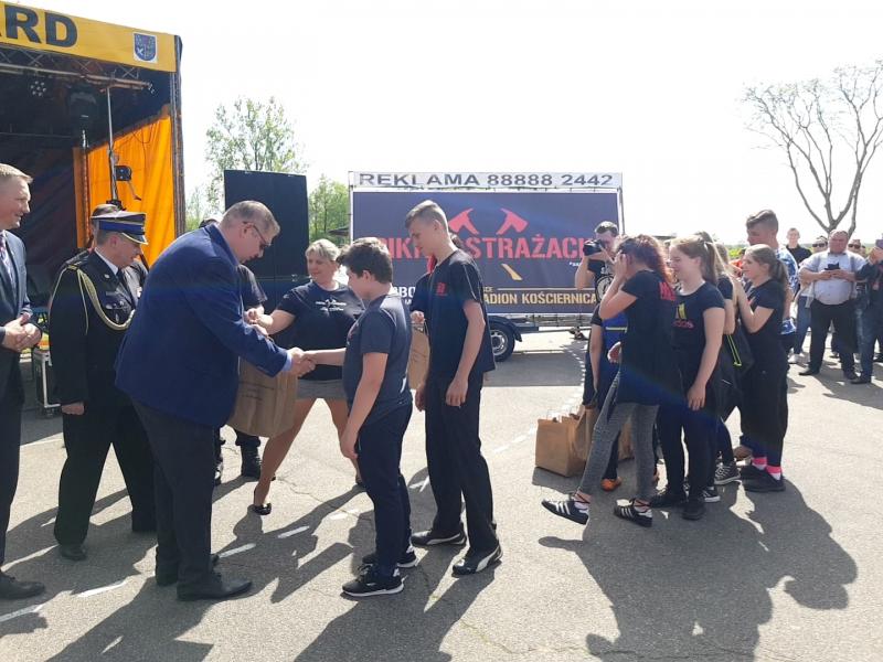 Zawody sportowo  - pożarnicze zakończył strażacki piknik.