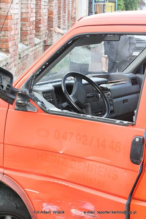 Skuter wyprzedzał i uderzył w busa.