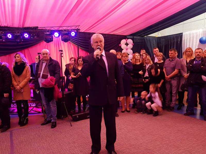 Bal Szkolny 2019 - szkolna zabawa i Polonez w wykonaniu klas gimnazjalnych.  Duża porcja zdjęć z tego wydarzenia! 