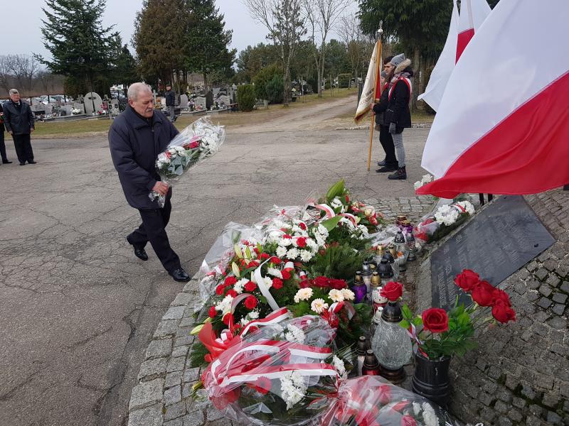 Obchody 79 Rocznicy I Masowej Deportacji Polaków na Sybir i do Kazachstanu. Msza znicze i kwiaty.