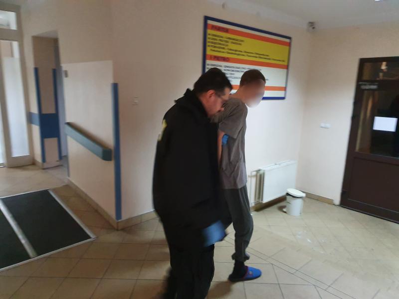 Rodzinna awantura miała fatalny finał! Mężczyzna ugodzony nożem. 